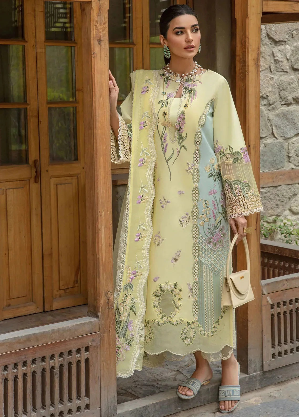 Crimson Embroidered Lawn Suit SK 7080y